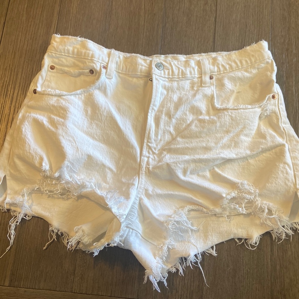 New with out tags white cut off shorts